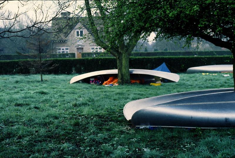 steven0060.JPG - improvised shelter