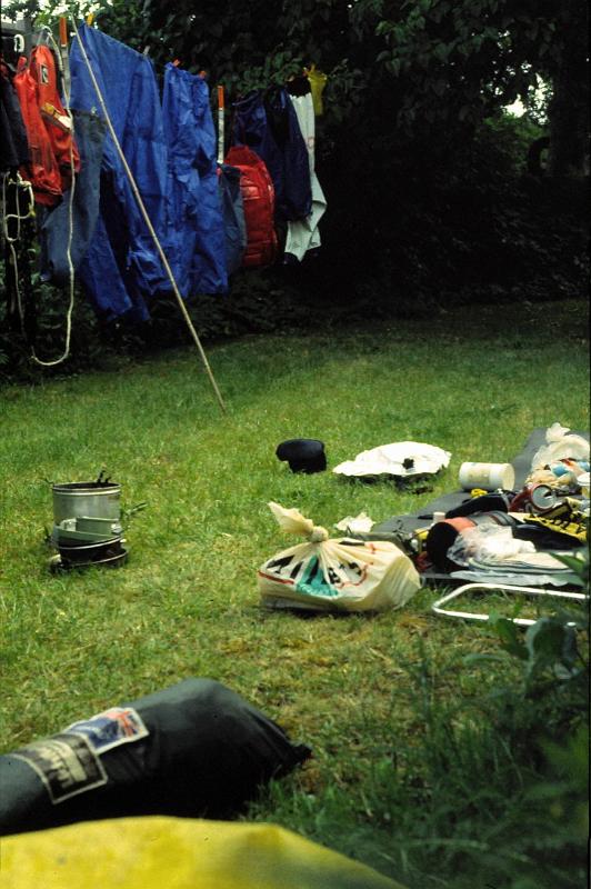 steven0069.JPG - packing up next morning